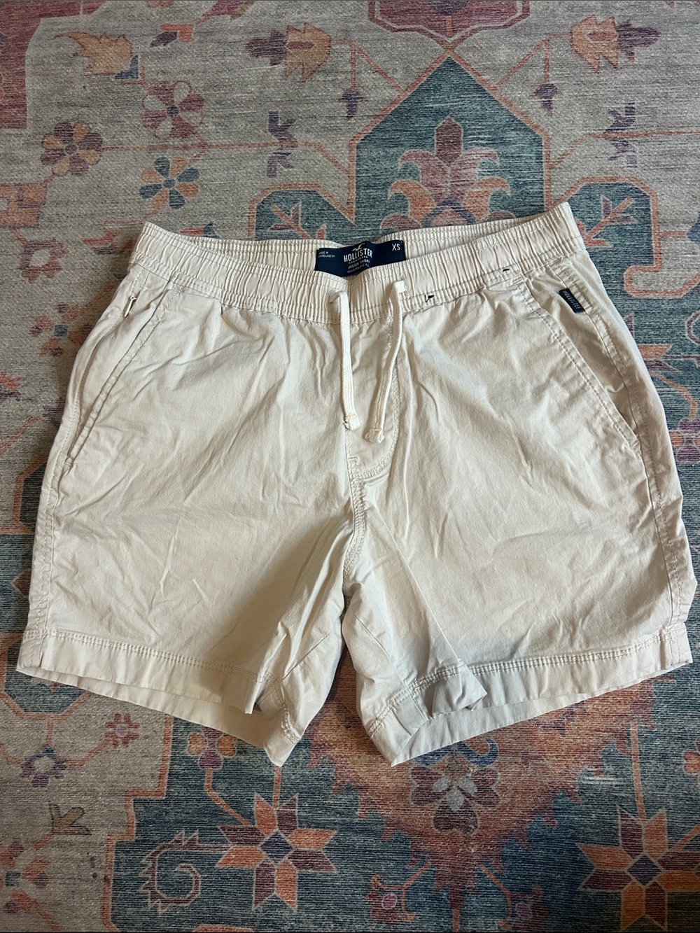Hollister Men’s Light Cream Drawstring Athletic Shorts